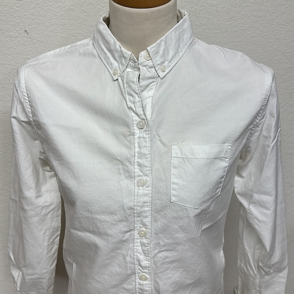 Universal Threads Classic Long-Sleeve White Button Down Shirt (XS) - Picture 2 of 2